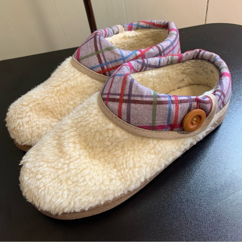 Clarks Cream, White faux fur lined clogs, slides, mules, brown button size 7